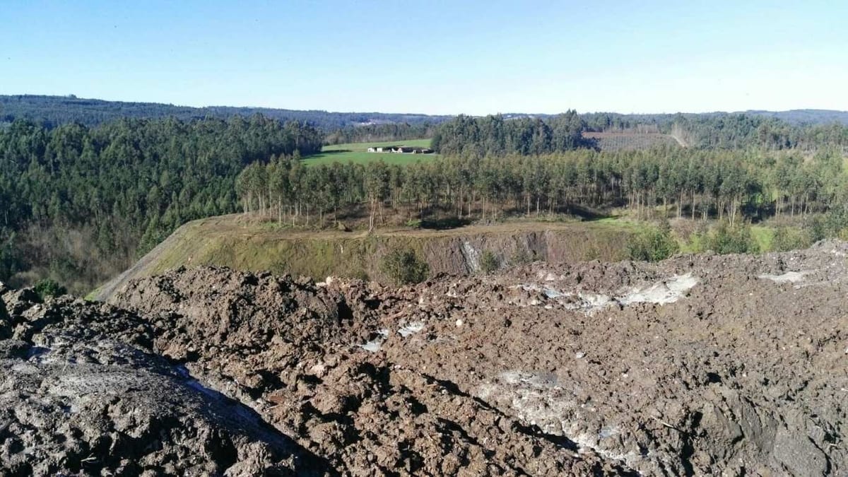 Fotografía que ilustra la noticia: Bruselas declara estratégica la mina de cobre de Touro y O Pino, en el punto de mira de vecinos y ecologistas