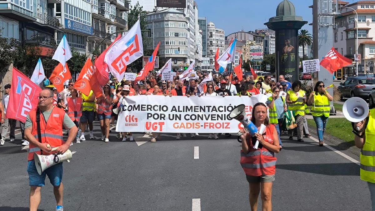 Fotografía que ilustra la noticia: El comercio de alimentación de A Coruña encara su tercera jornada de huelga sin avances en el convenio y con nuevas protestas en el horizonte