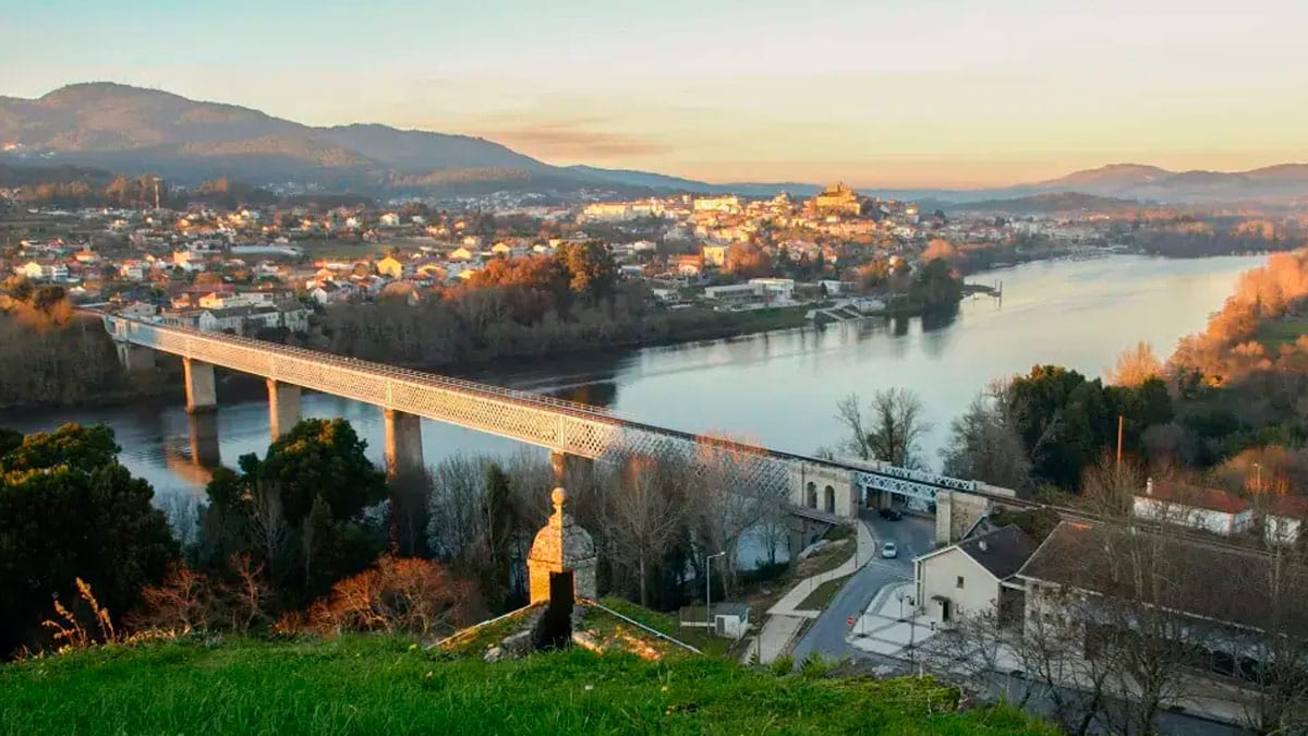 Fotografía que ilustra la noticia: El I Foro Atlántico Transfronterizo reúne en Santiago a empresarios de Galicia y el Norte de Portugal para fijar estrategias ante la nueva geopolítica