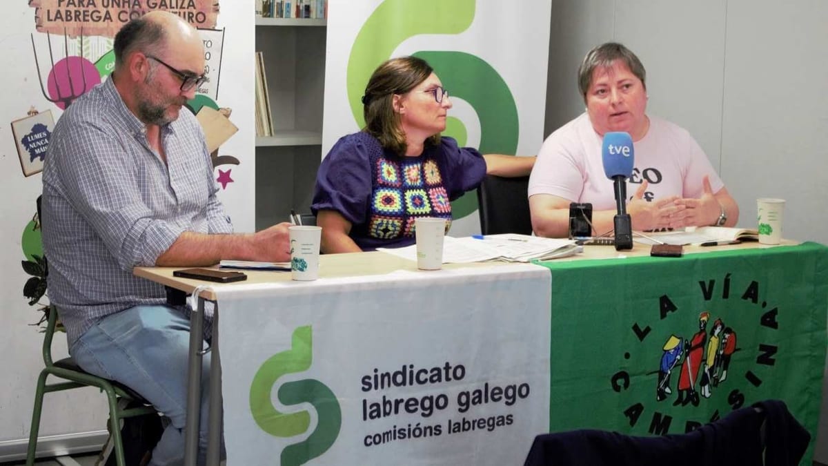 Fotografía que ilustra la noticia: El SLG denuncia ofertas "abusivas" de las industrias lácteas y alerta de una "caída" de granjas por la sequía