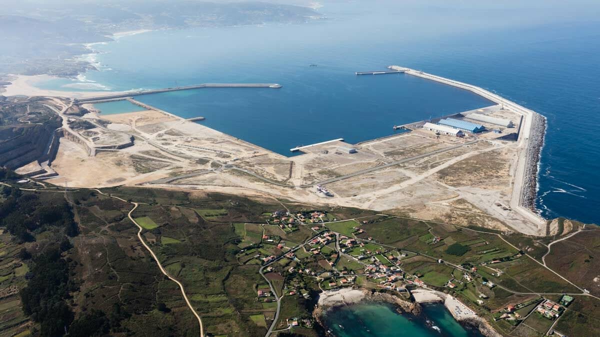 Fotografía que ilustra la noticia: Inditex Renovables obtiene la autorización de la Xunta para su parque eólico de autoconsumo en el puerto exterior de A Coruña