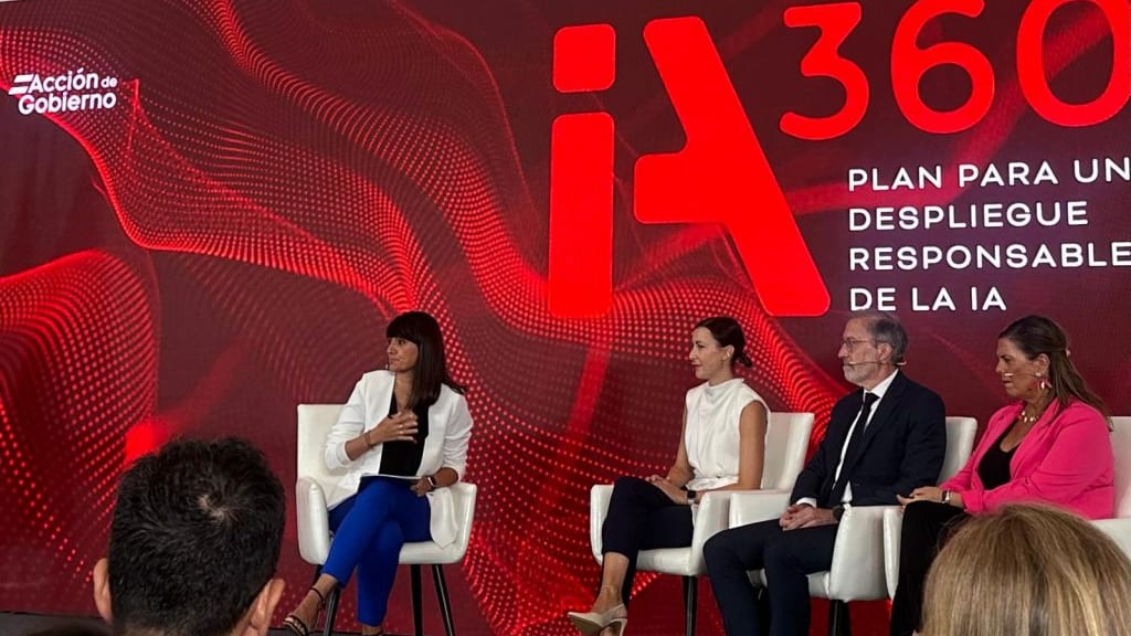 Fotografía que ilustra la noticia: La investigadora coruñesa Verónica Bolón, en el panel de expertos del Plan IA360 presentado por el Gobierno