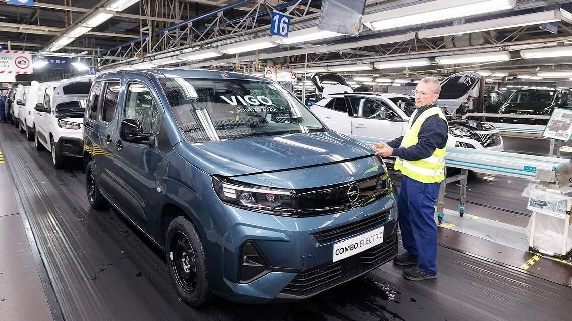 Fotografía que ilustra la noticia: La producción de coches se estanca en España mientras Vigo mantiene el pulso fabril