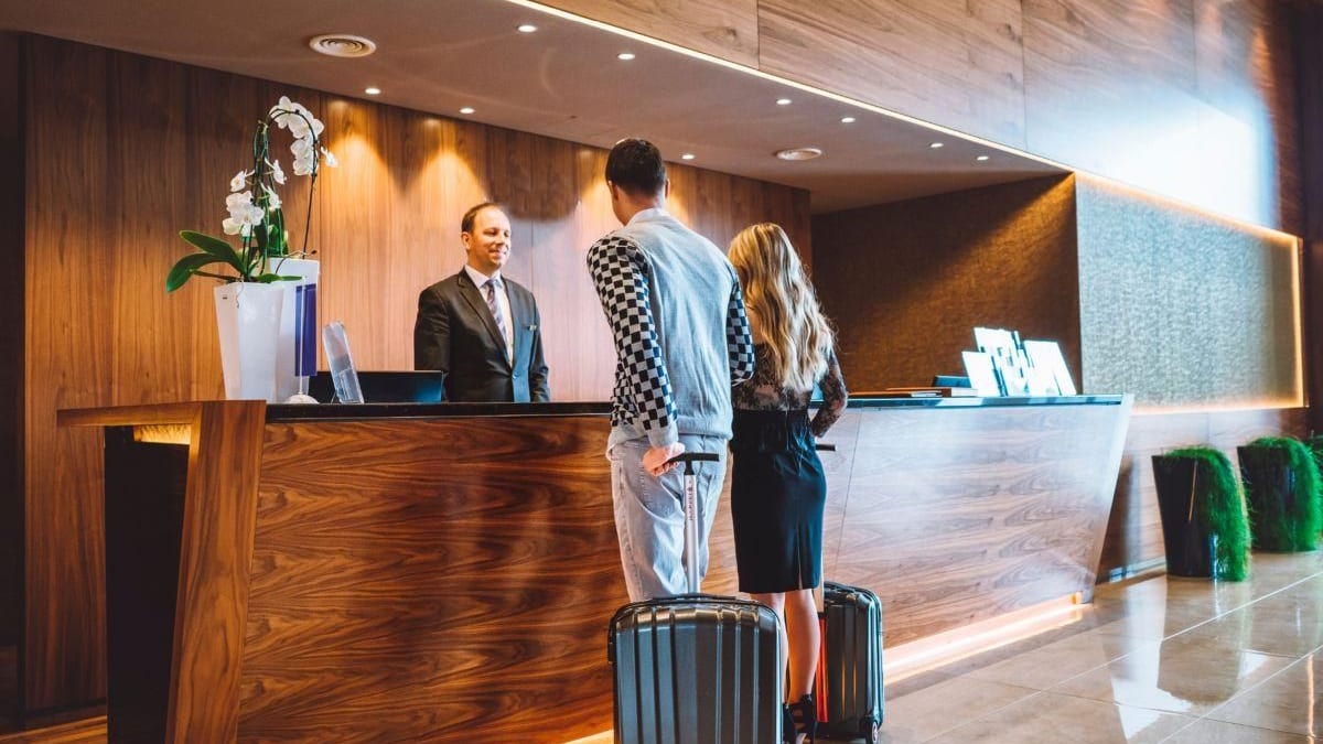 Fotografía que ilustra la noticia: Las pernoctaciones hoteleras crecen un 0,3% en julio y superan los 44,8 millones