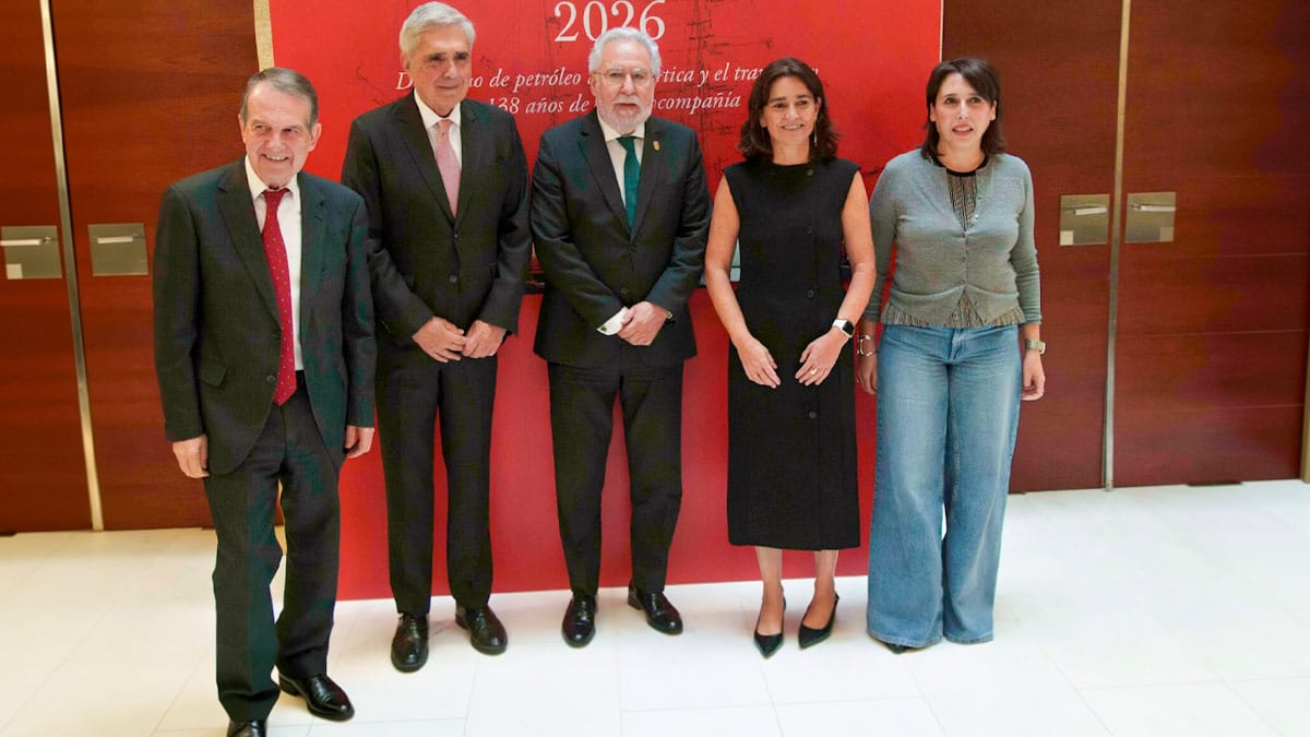 Fotografía que ilustra la noticia: Lorenzana reivindica en Vigo a la empresa familiar como motor de empleo e industria en Galicia