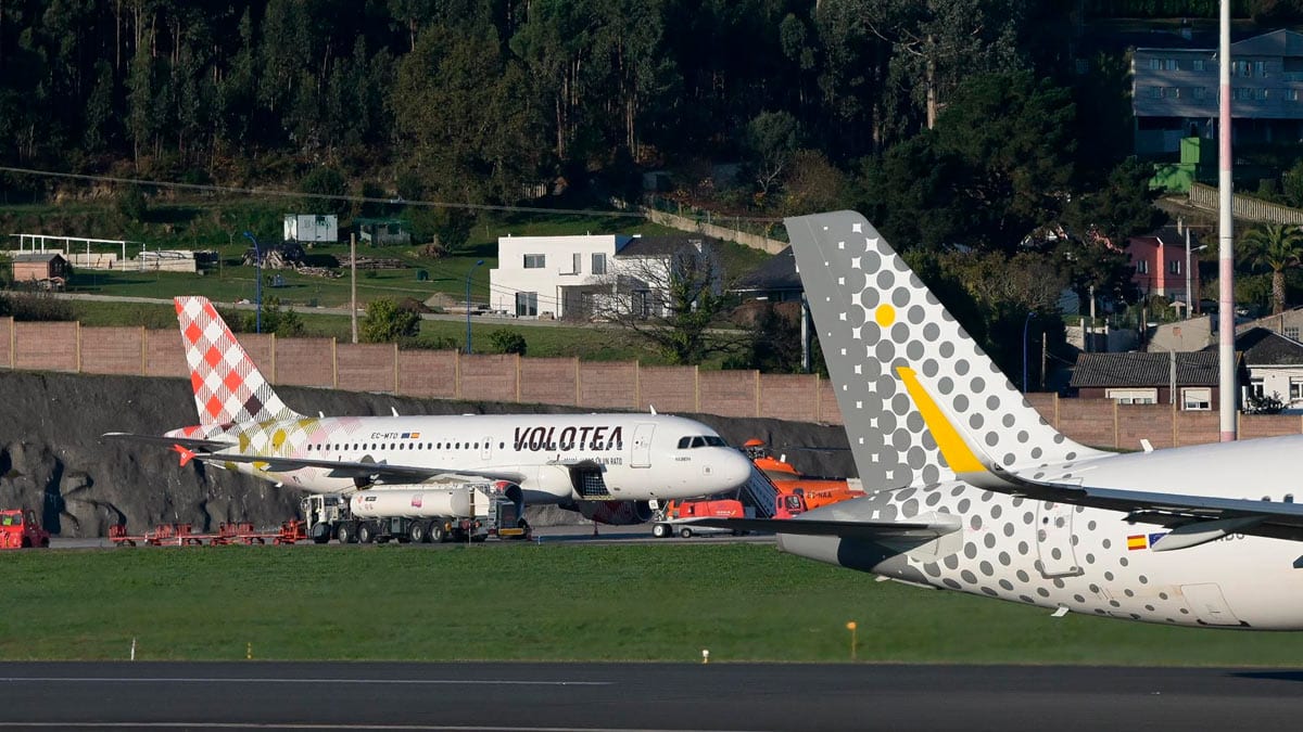 Fotografía que ilustra la noticia: Los aeropuertos gallegos pierden 7,4% de pasajeros en julio en pleno auge estatal: Santiago lastra la caída, A Coruña resiste y Vigo cae un 4%