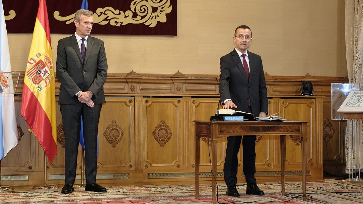 Fotografía que ilustra la noticia: Nicolás Vázquez asume Medio Ambiente con el reto de conciliar industria y conservación en Galicia