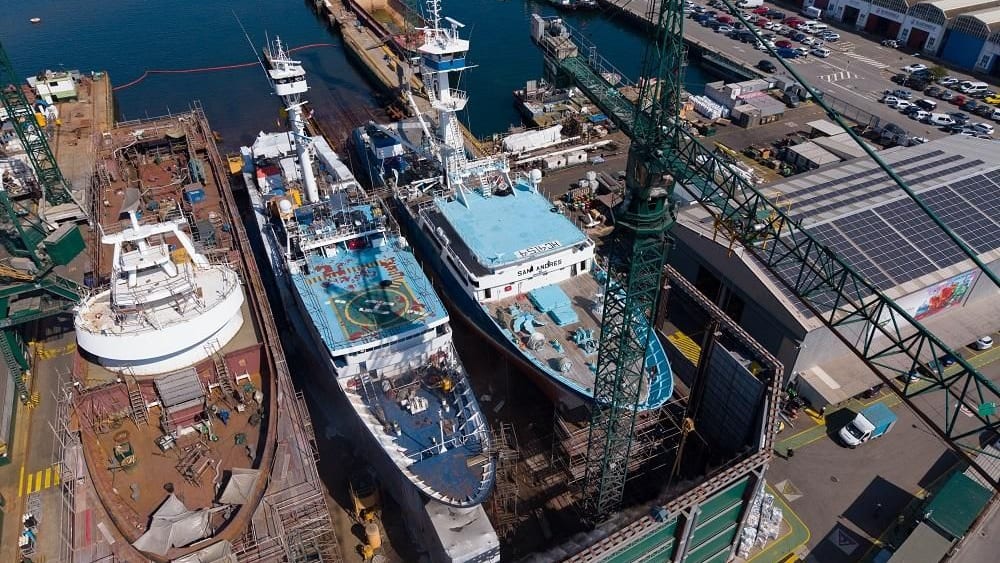 Fotografía que ilustra la noticia: Nodosa recibe dos atuneros del Pacífico para su puesta a punto mientras se cierra el caladero de Malvinas