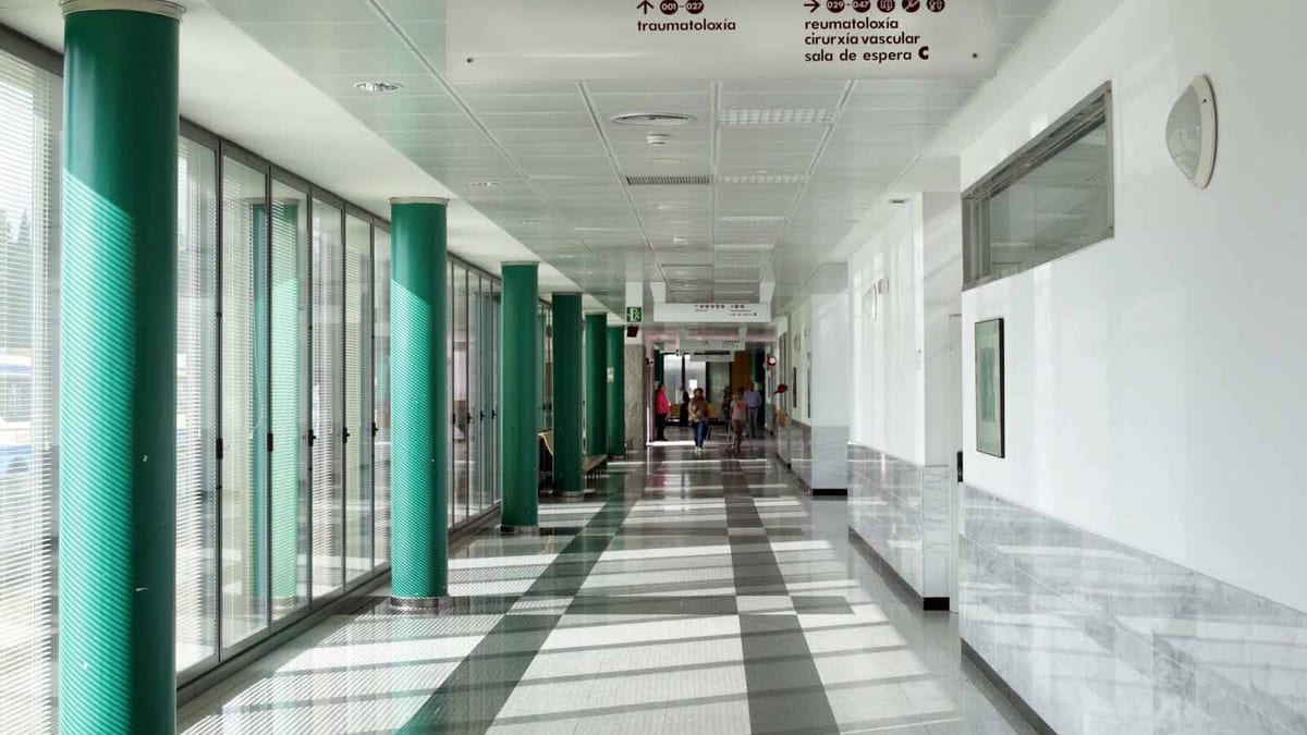 Fotografía que ilustra la noticia: O Sergas licita por 2,7 millóns a atención informática hospitalaria e duplica os usuarios cubertos