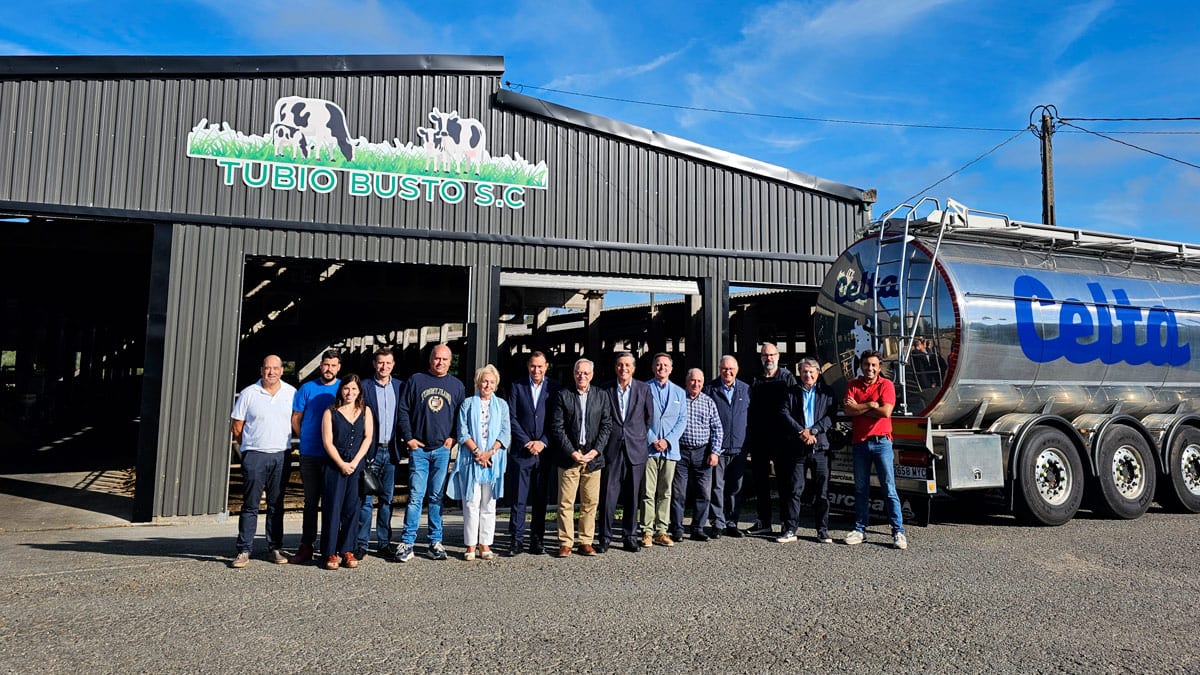 Fotografía que ilustra la noticia: Vegalsa-Eroski supera los 34 millones en ventas con su leche gallega de marca propia en su décimo aniversario